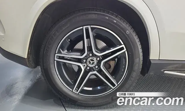 Mercedes-Benz GLE-Class 2019 — Photo 5/20