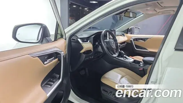 Toyota RAV4 2021 — Şəkil 10/20