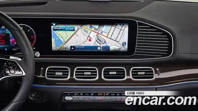 Mercedes-Benz GLE-Class 2026 — Photo 17/20
