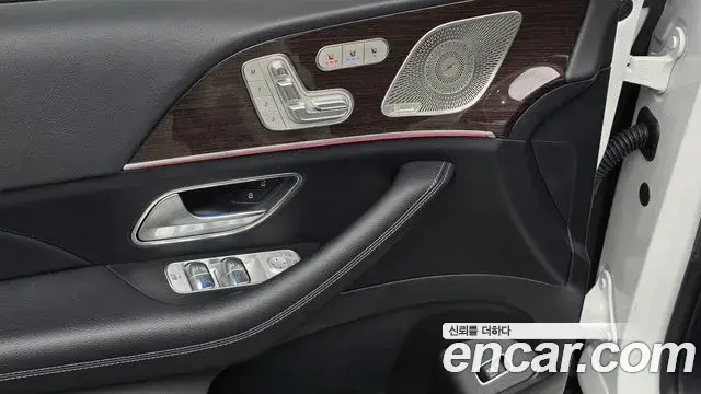 Mercedes-Benz GLE-Class 2026 — Photo 19/20