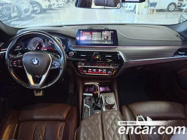 BMW 5 Series 2018 — Фото 10/20