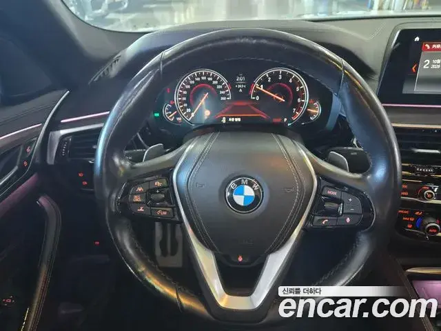 BMW 5 Series 2018 — Фото 12/20