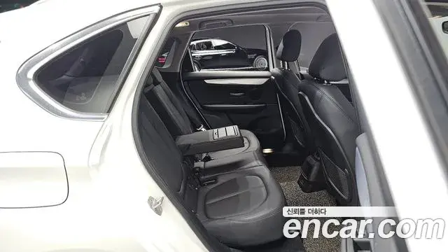 BMW 2 Series Active Tourer 2019 — Фото 11/20