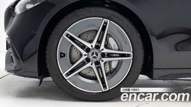Mercedes-Benz C-Class 2025 — Фото 4/20