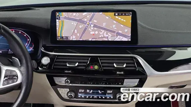 BMW 5 Series 2021 — Photo 12/20