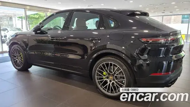 Porsche Cayenne 2021 — Фото 11/12