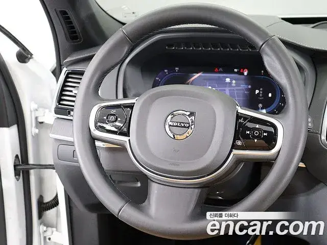 Volvo XC90 2024 — Photo 8/20