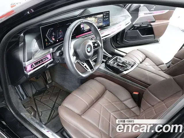 BMW 7 Series 2023 — Фото 10/20