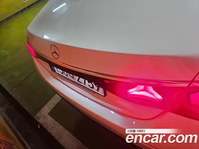Mercedes-Benz E-Class 2025 — Фото 18/19