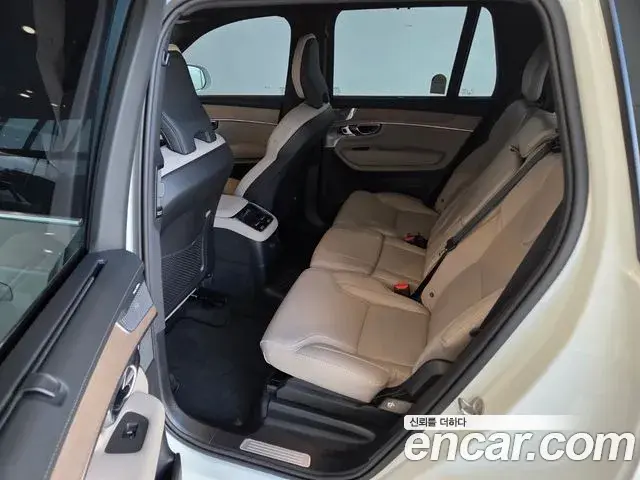 Volvo XC90 2025 — Фото 11/20