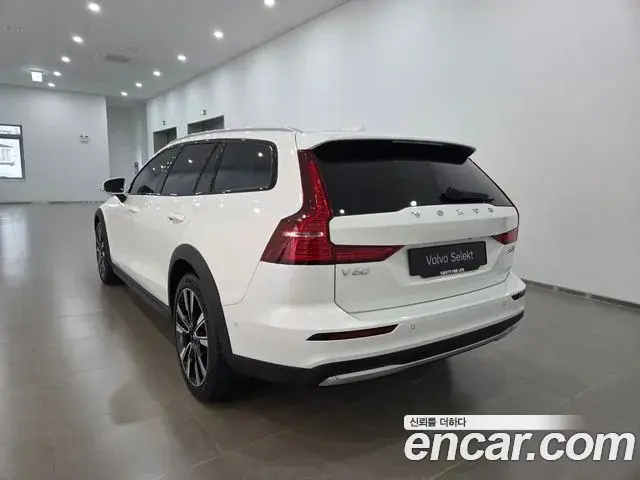 Volvo V60 Cross Country 2026 — Фото 1/20