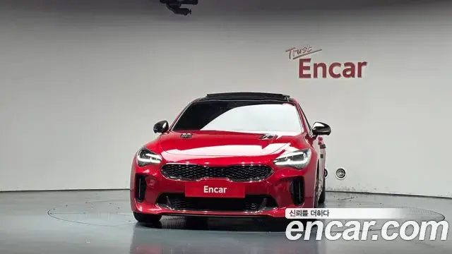 Kia Stinger 2022 — Photo 2/20