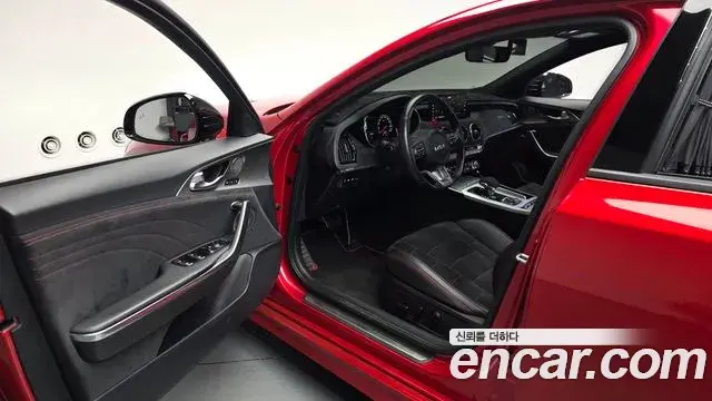 Kia Stinger 2022 — Photo 8/20