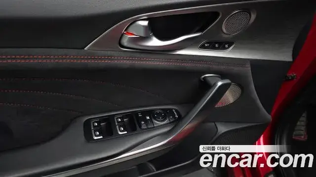 Kia Stinger 2022 — Photo 17/20
