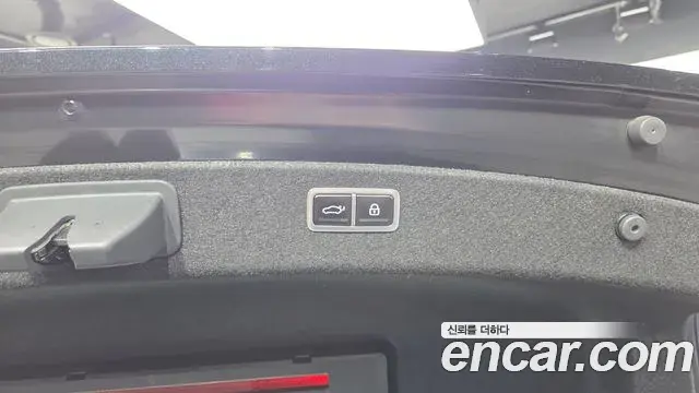 Genesis Electrified G80 2021 — Photo 17/20
