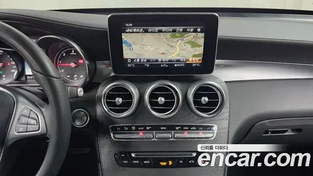 Mercedes-Benz GLC-Class 2018 — Photo 12/20