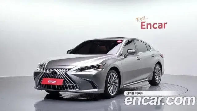 Lexus ES300h, 2025