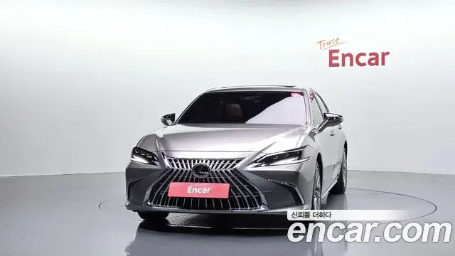 Lexus ES300h 2025 — Photo 3/20
