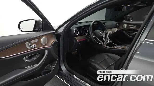 Mercedes-Benz E-Class 2021 — Фото 10/20