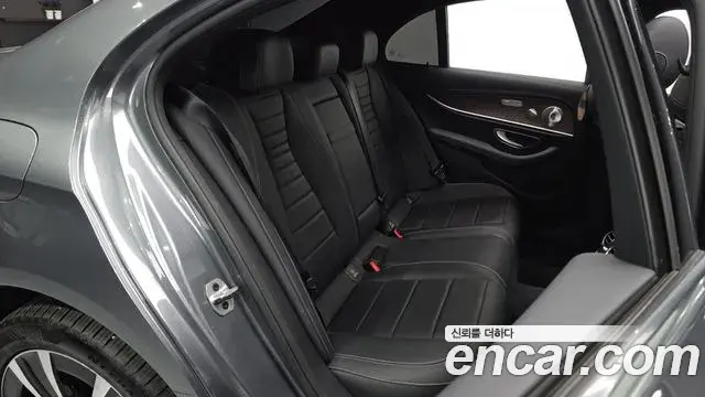 Mercedes-Benz E-Class 2021 — Фото 12/20