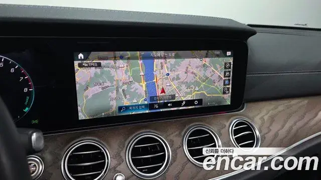 Mercedes-Benz E-Class 2021 — Фото 15/20
