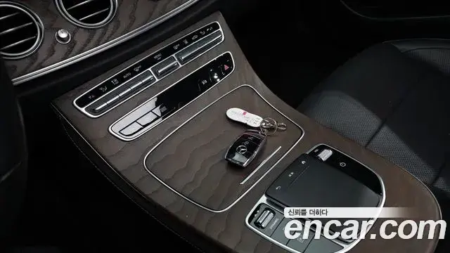 Mercedes-Benz E-Class 2021 — Фото 17/20