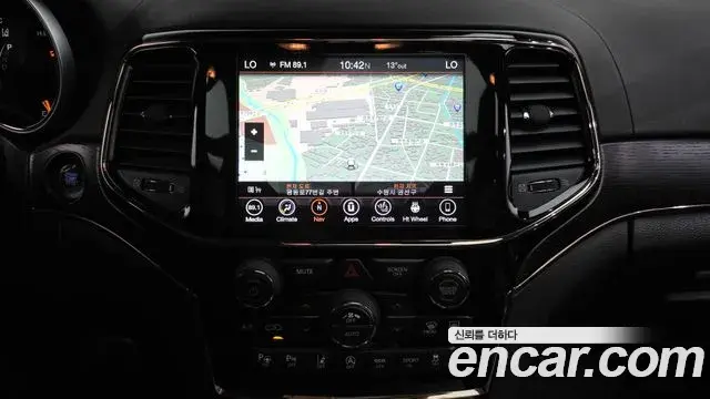 Jeep Grand Cherokee 2019 — Photo 14/20