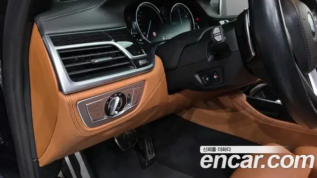 BMW 7 Series 2019 — Photo 18/20