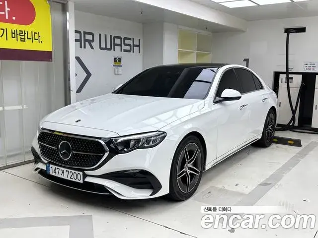 Mercedes-Benz E-Class 2025 — Photo 9/20