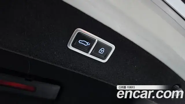 Genesis Electrified G80 2023 — Photo 18/20