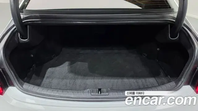 Genesis Electrified G80 2023 — Photo 19/20