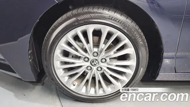 Toyota Avalon 2021 — Photo 5/20