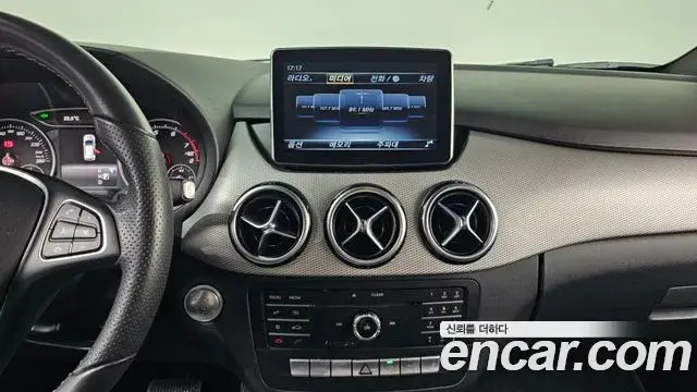 Mercedes-Benz B-Class 2018 — Şəkil 8/20