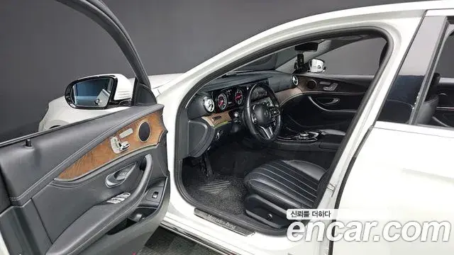 Mercedes-Benz E-Class 2020 — Фото 10/20