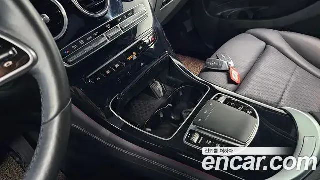 Mercedes-Benz GLC-Class 2021 — Photo 9/20