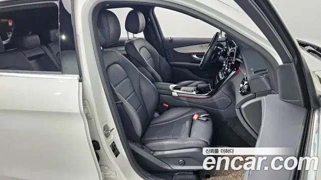 Mercedes-Benz GLC-Class 2021 — Photo 12/20