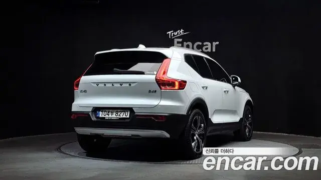 Volvo XC40 2020 — ფოტო 19/20