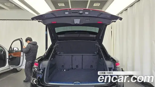 Porsche Cayenne 2023 — Photo 20/20