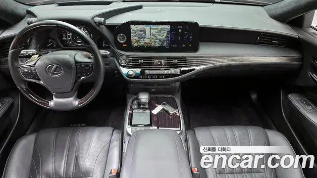 Lexus LS500 2021 — Photo 7/20
