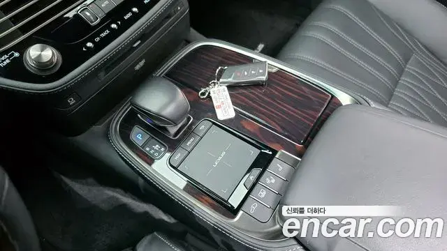 Lexus LS500 2021 — Photo 9/20
