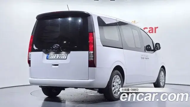 Hyundai Staria 2023 — Photo 2/20
