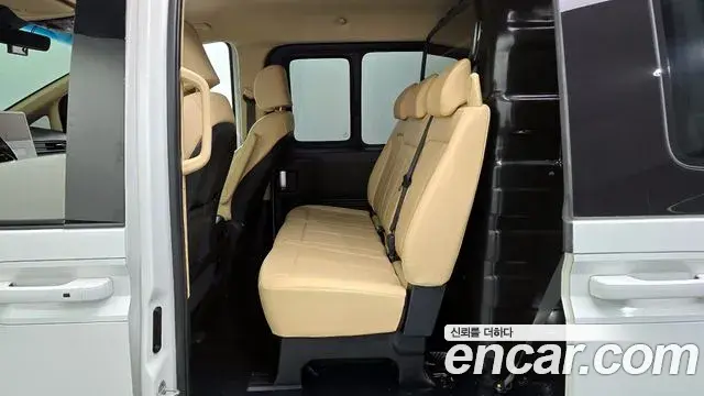 Hyundai Staria 2023 — Photo 12/20