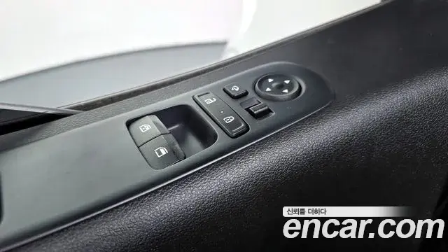 Hyundai Staria 2023 — Photo 17/20
