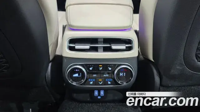 Genesis GV70 2022 — Photo 19/20