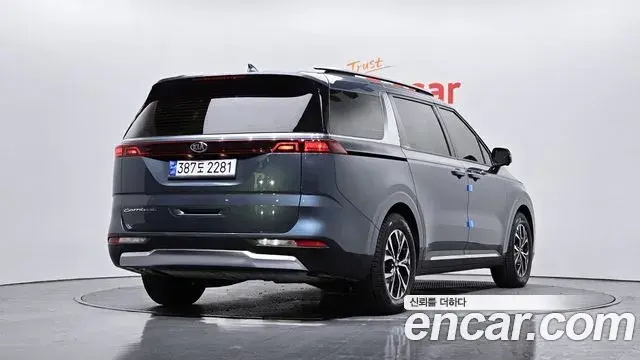 Kia Carnival 2021 — Photo 2/20