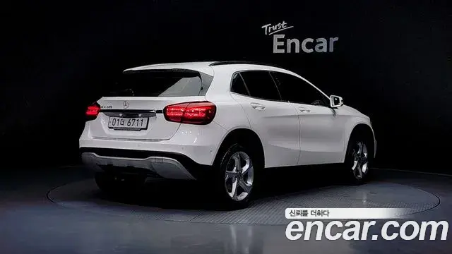 Mercedes-Benz GLA-Class 2019 — Şəkil 14/20