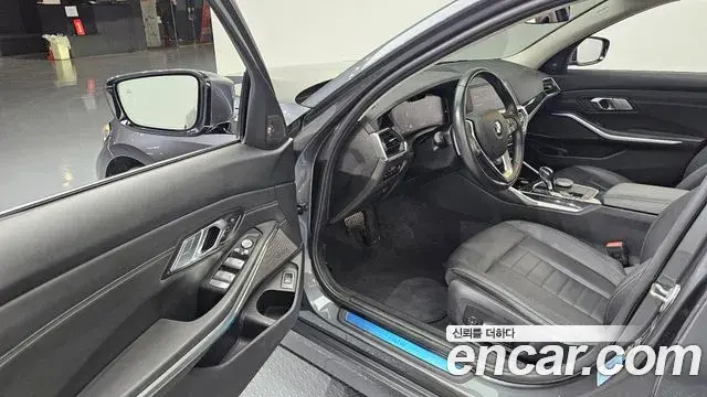 BMW 3 Series 2021 — Şəkil 18/20