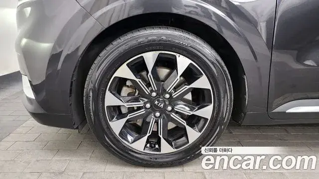 Kia Carnival 2021 — Фото 5/20