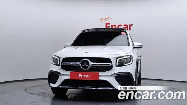 Mercedes-Benz GLB-Class 2021 — ფოტო 15/20