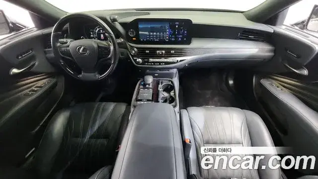 Lexus LS500 2022 — Photo 7/20